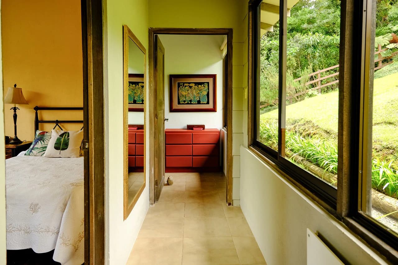 Hidden Paradise in Monteverde. Sierra Verde SV0125: 5 Hectares with Spectacular Views, a Beautiful and Cozy Main House and Caretaker’s Home Just 10 Minutes from Monteverde - photo 24