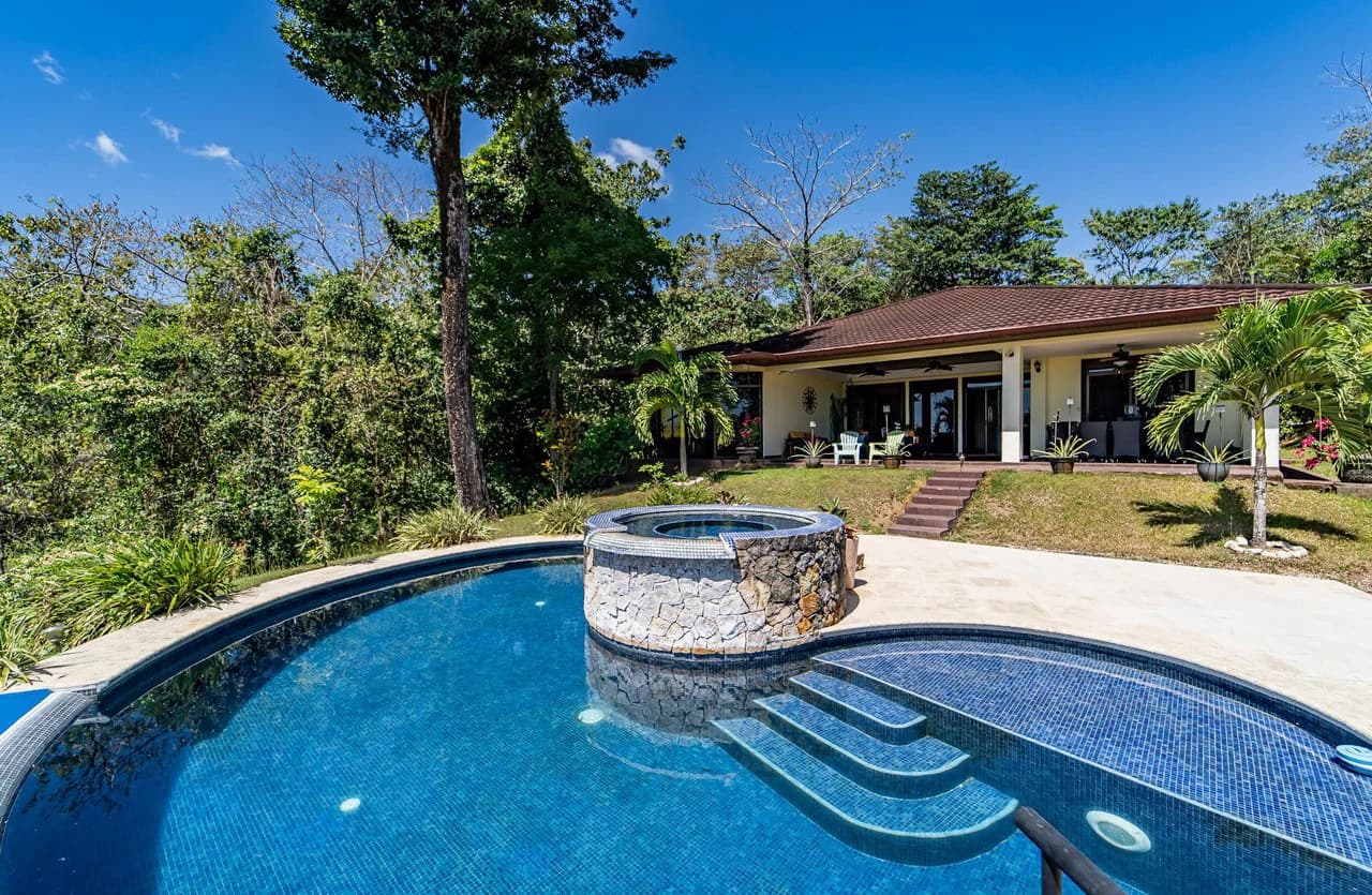 Casa Jardin: Ocean View SFH with Guest House and Extra Lot