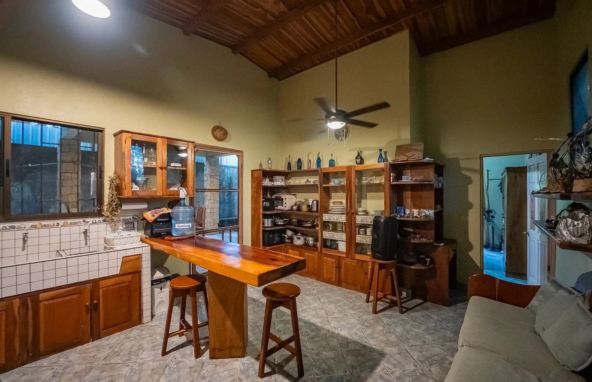 Casa La Choza: Affordable Tiny Home with Expansion Potential, Just a 5-Minute Walk from Buenavista Beach - photo 4