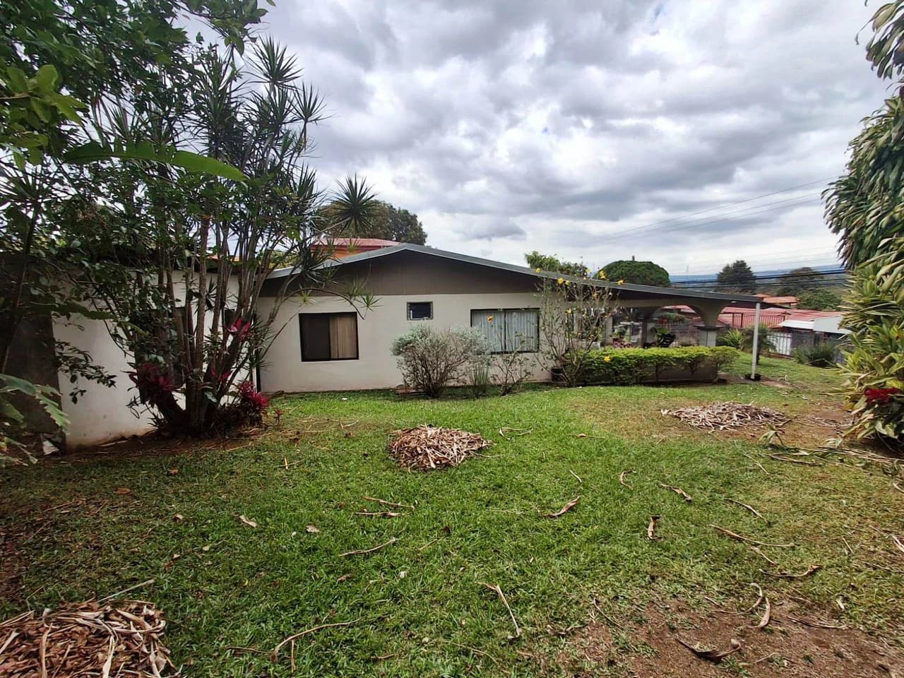 Casa Convenience: Grecia Garden Home on Large Lot + Rental Apartment! - photo 17