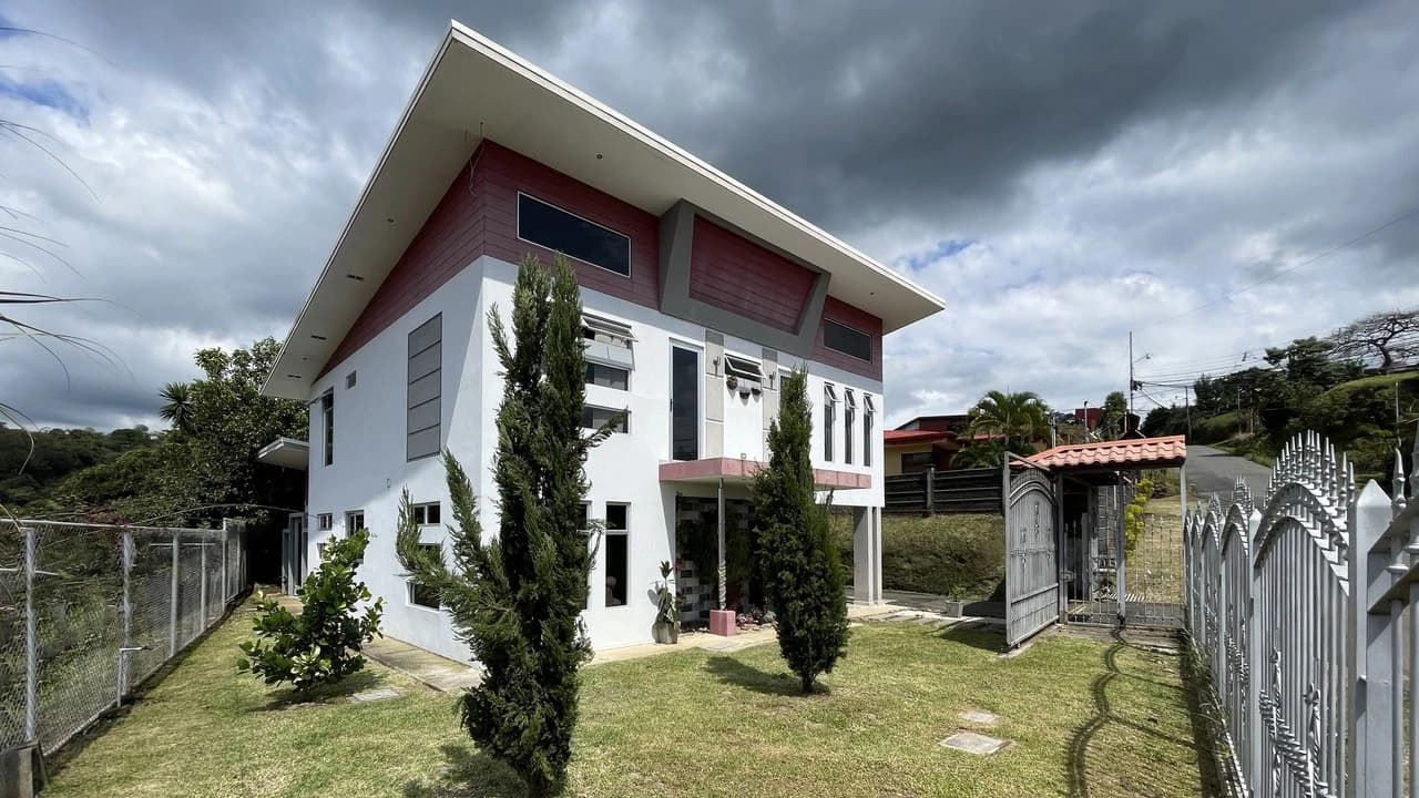 Mountain House For Sale in Grecia - photo 2