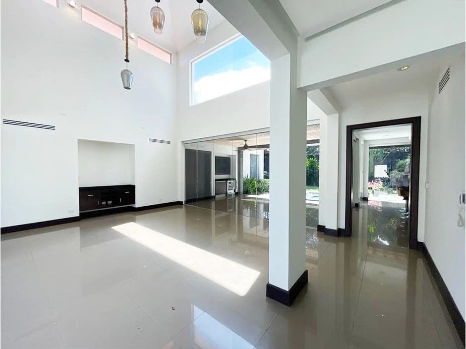 Hacienda Lindora: House For Sale in Lindora - photo 2