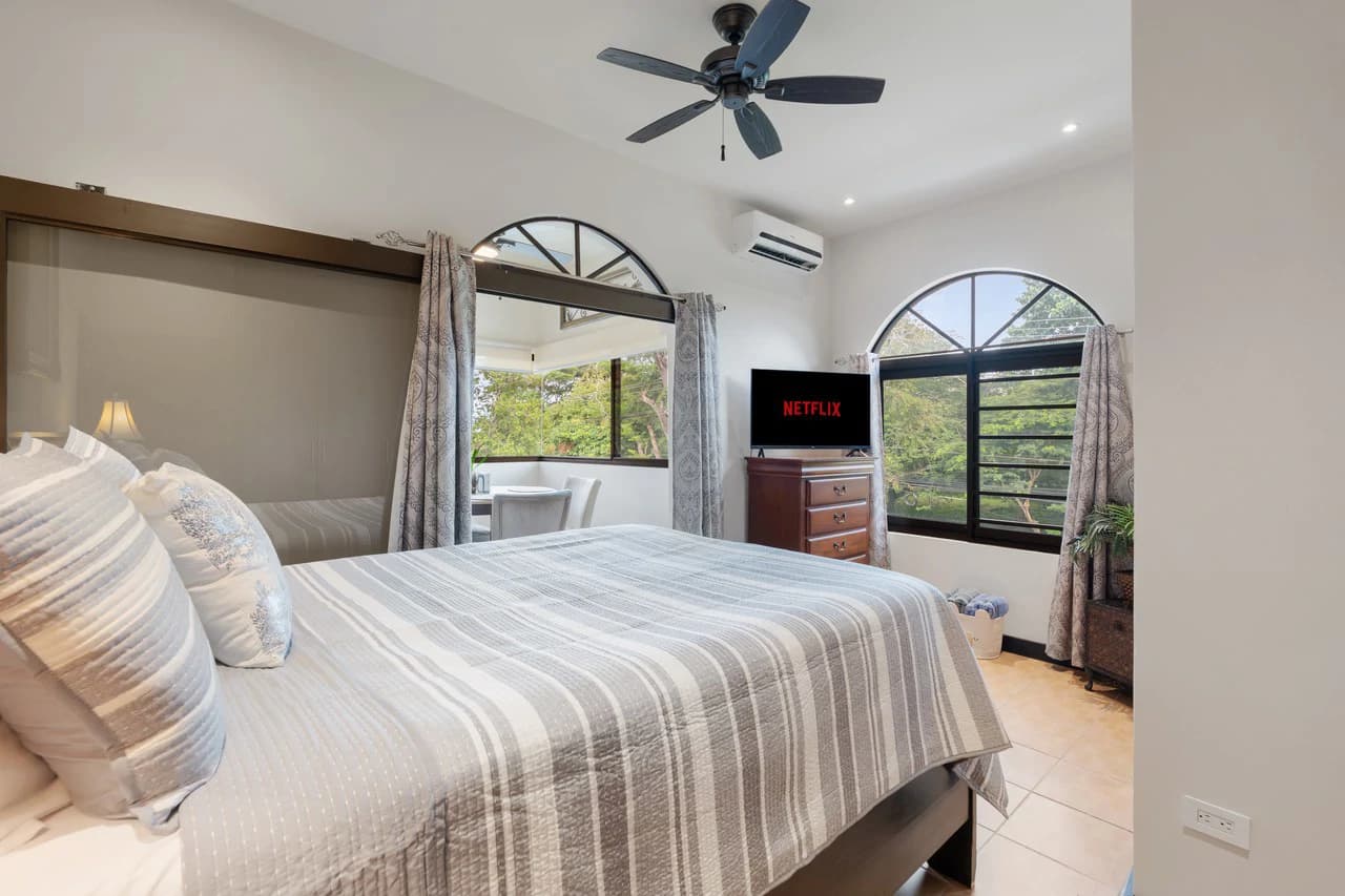 Laughing Gecko Suites: Beach Suites / Boutique Hotel For Sale - photo 20
