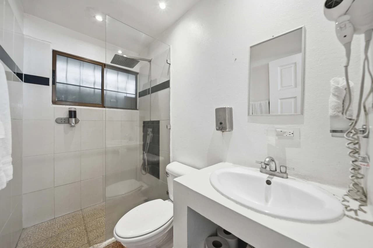 Hotel Gardenia: Turnkey Boutique Hotel in the Heart of Tamarindo - Proven Income Meets Tropical Lifestyle - photo 16