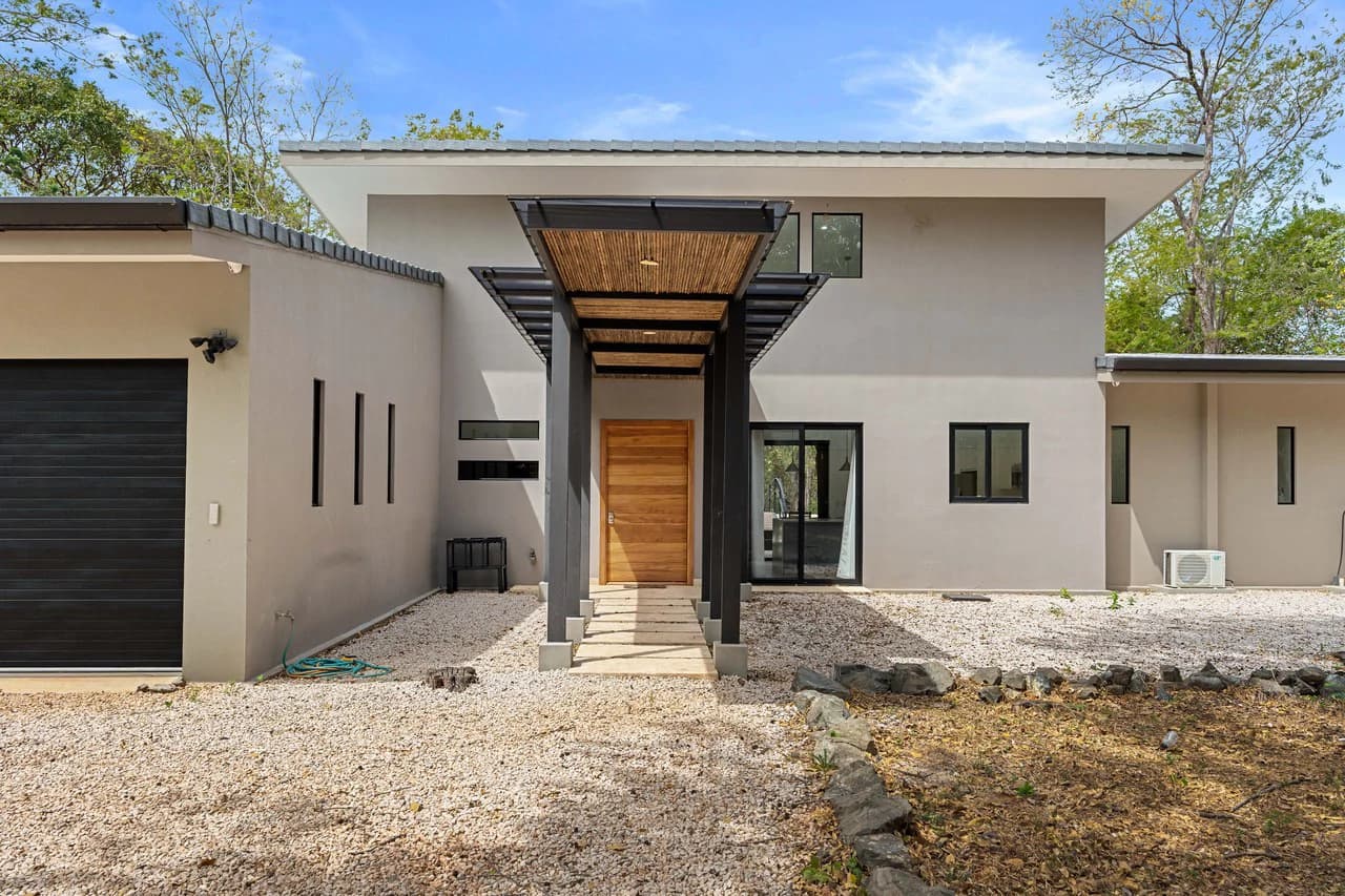 Casa Avalon: New 4-Bedroom Home on 1.48-Acre Lot – Build 2 More Structures, Just Minutes from the Beach! - photo 35