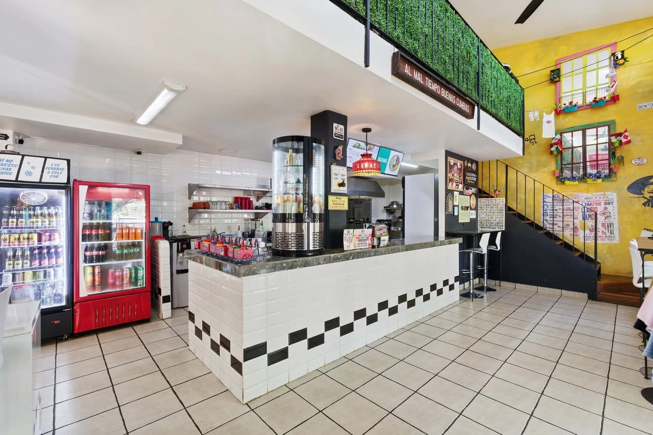 Reparito House: Turnkey Restaurant & Commercial Property for Sale - photo 9