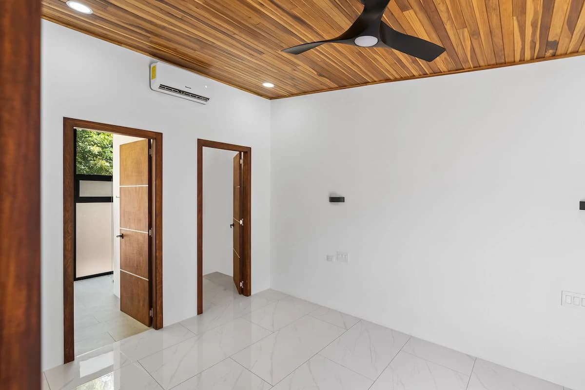 Casa Solana: Brand-New Modern Home in Palm Beach Estates, 2-Minute Walk to the Beach! - photo 21