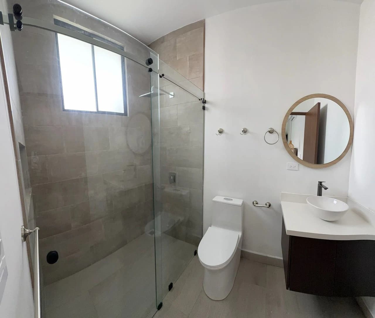 Modern Tropical Home. Playa Herradura: Near the Beach. Modern Tropical Home. Playa Herradura Costa Rica - photo 5