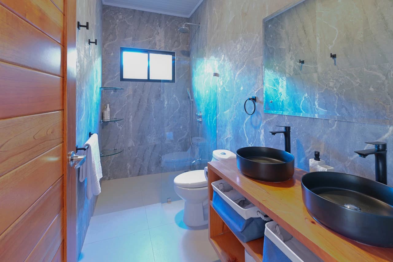Modern Coastal Luxury: New 3-Bedroom Home Steps from South Pacific Beach: Near the Coast House For Sale in Uvita - photo 24