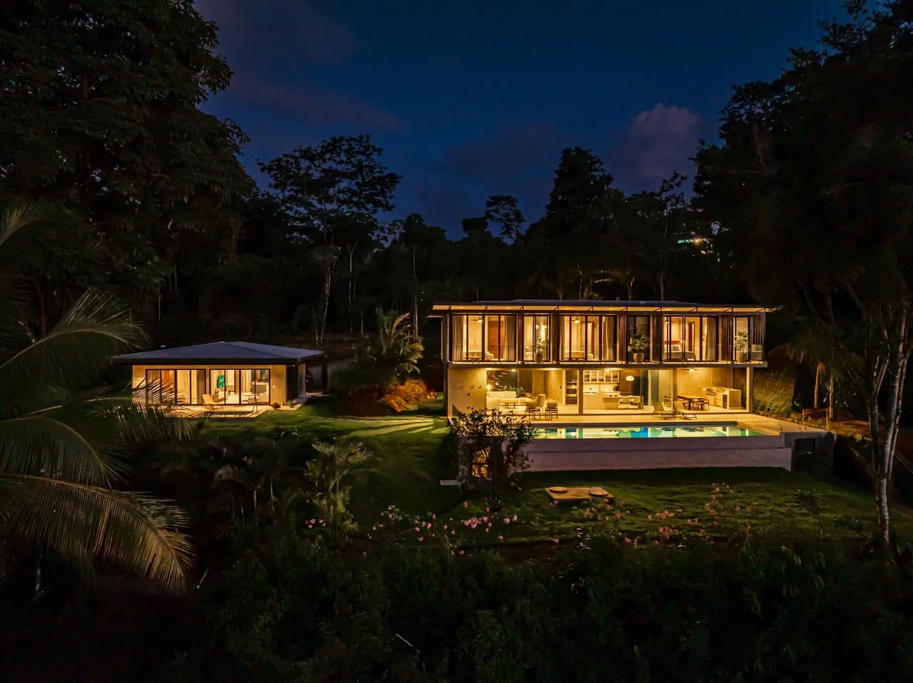 A True Estate Beyond Compare, Ocean Views For Miles: Mountain House For Sale in Uvita - photo 3