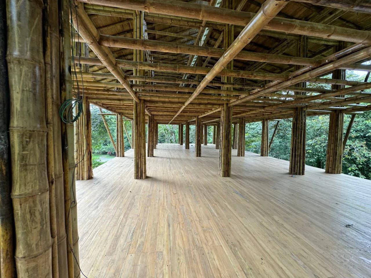 0.69 ACRES – Bamboo And Wooden Commercial Building On The Paved Coastal Highway Between Uvita And Ojochal!!!: Near the Coast, Riverfront, Mountain and Countryside Mixed Use Building For Sale in Uvita - photo 8