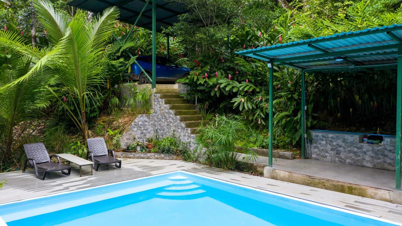 4 Bd/3 Ba - Two Caribbean Homes w/ Pool, on 5000m²: Dual Home Jungle Property in Punta Uva - photo 3