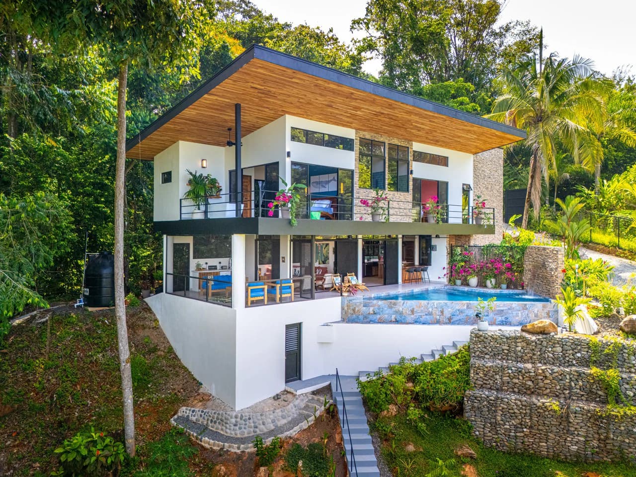 Mountain House For Sale in Escaleras