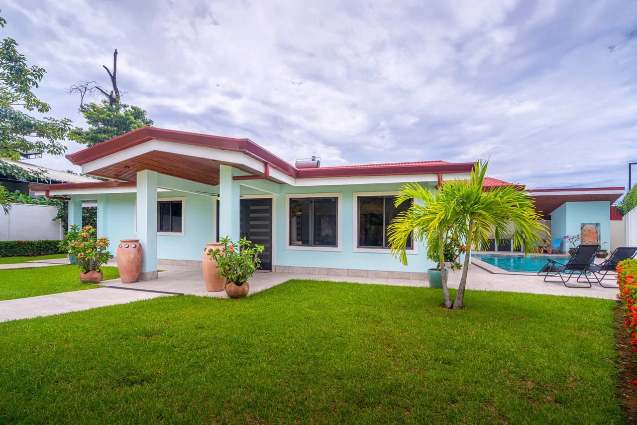 Villa Esmeralda: Big Pool. Big Lot. Big Lifestyle. Central Uvita, Walk to Everything! - photo 10