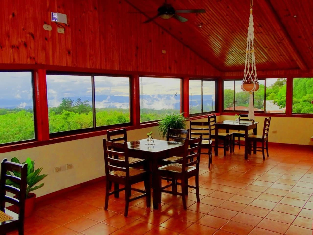 Unique Hotel in Monteverde. Cerro Plano.: Established 11-Room Hotel with Apartments in Monteverde – Prime Location & Proven Track Record - photo 16