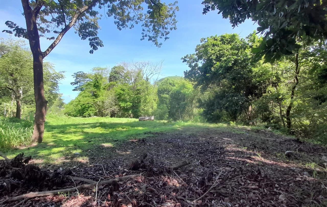 Countryside Home Construction Site For Sale in Sámara
