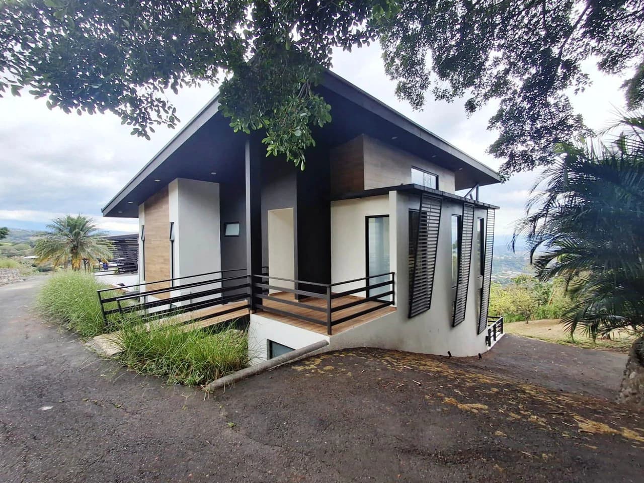 Hillside Living With Views!: Modern 3 bedroom home...Million Dollar Views! - photo 2
