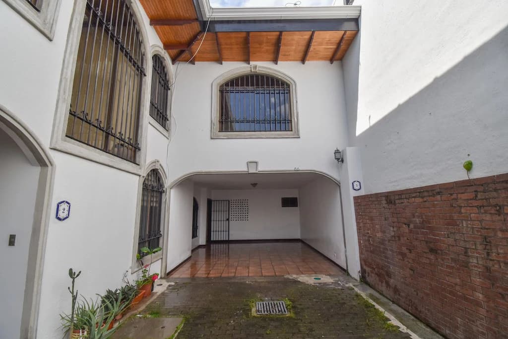 Excelente Oportunidad Propiedad con 2 casas en Trejos Montealegre: House For Sale in Trejos Montealegre - photo 5