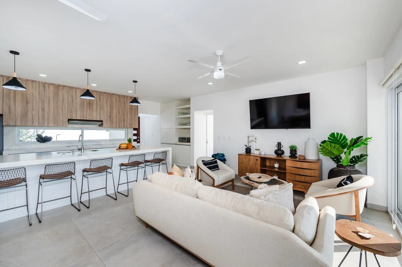 The Enclave: Ultra-Modern 5 Bedroom Villa Located Minutes From the Beach! - photo 6