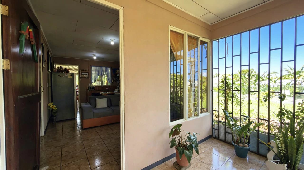 RURAL HOME IN PEACEFUL ENVIRONMENT AT PLAYA VERDE, SANTA ELENA 206 SQM LOT - photo 6