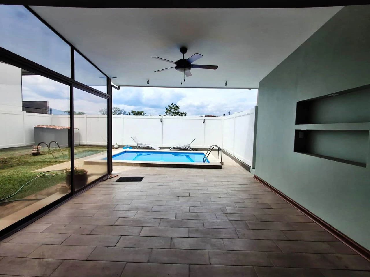 Move In Ready with private pool! - photo 10