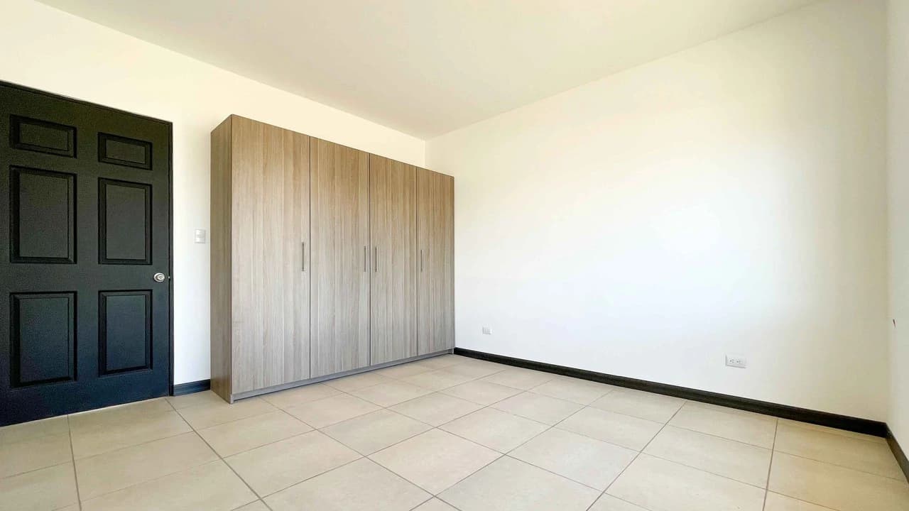 Charming New House for Sale in Gated Community - photo 12