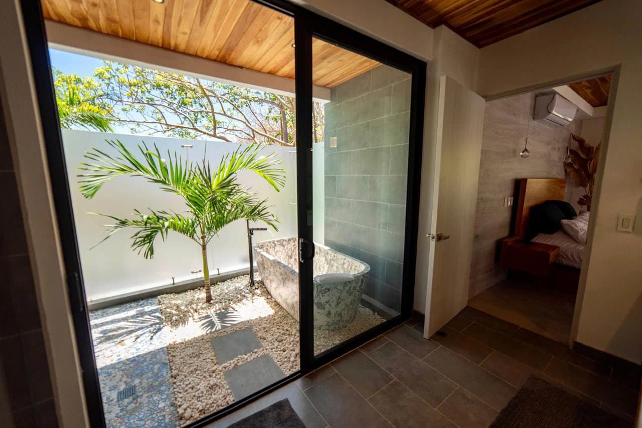 Casa La Ola Perfecta: Luxury 5-Bedroom Home with Pool, short walk to the Beach in Hacienda Pinilla - photo 3
