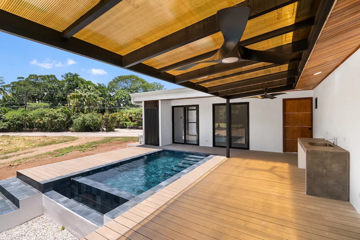 Casa Solana: Brand-New Modern Home in Palm Beach Estates, 2-Minute Walk to the Beach! - photo 3
