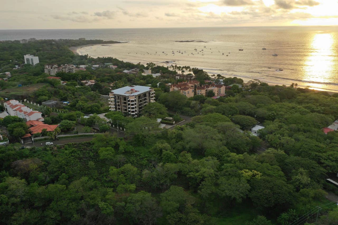 Air T-II: Tamarindo Development Property Right in Town - photo 4