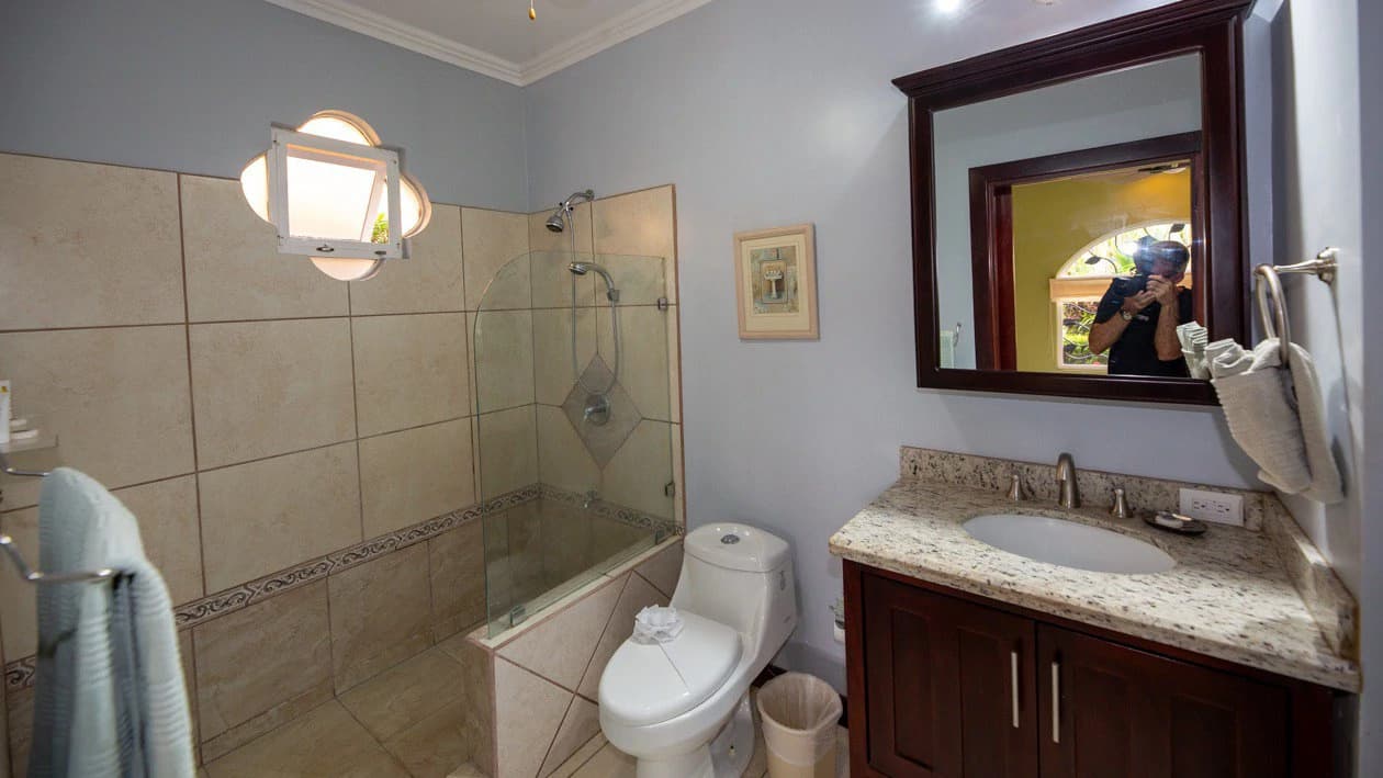 Fantastic Casa Paraiso Azul: In Demand Community in Bejuco, just 400 yards from the beach! - photo 11