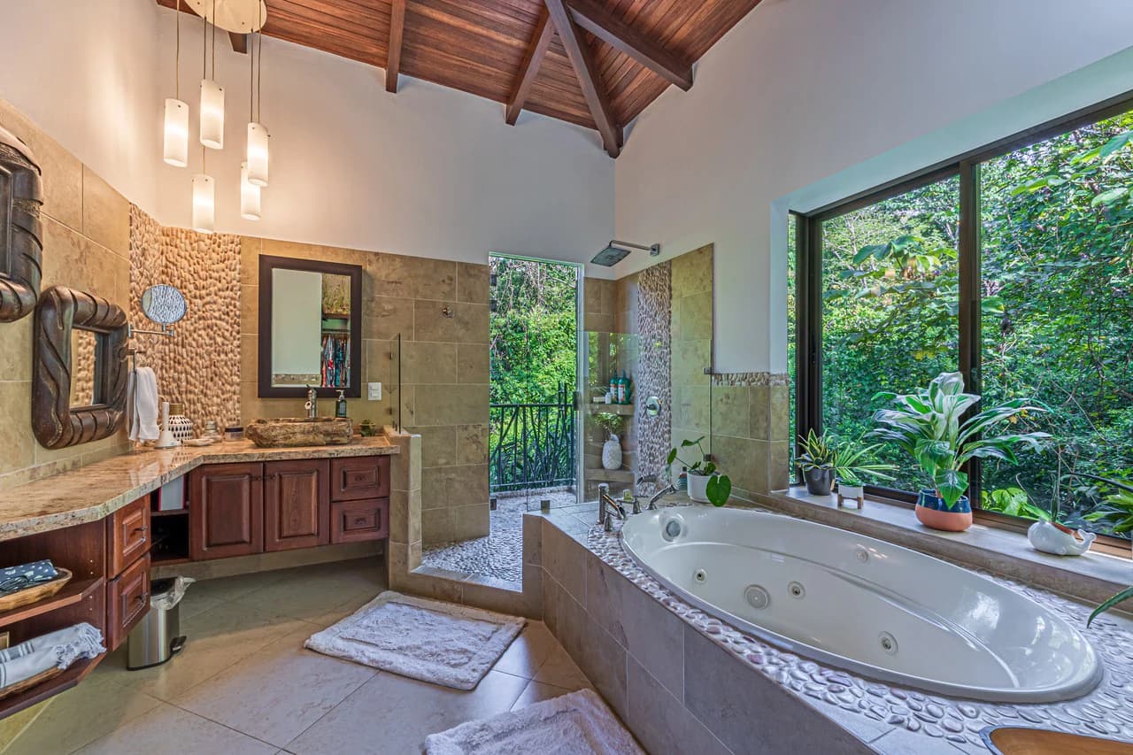 Luxurious Coastal Retreat with Ocean Views in Uvita, Costa Rica - photo 24