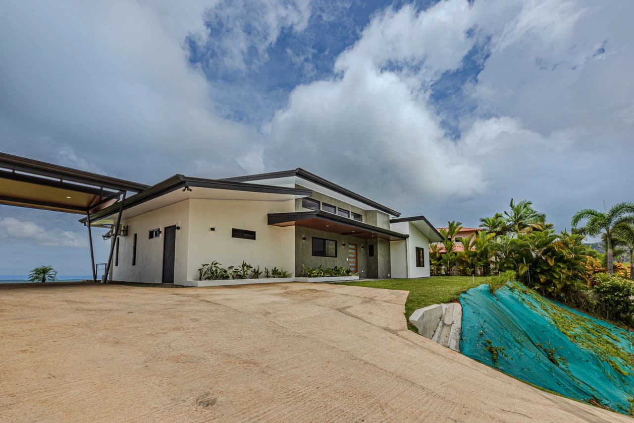 CHONTALES NEW VILLA WITH PANORAMIC OCEAN AND MOUNTAINS VIEWS: Mountain Villa For Sale in Ojochal - photo 48