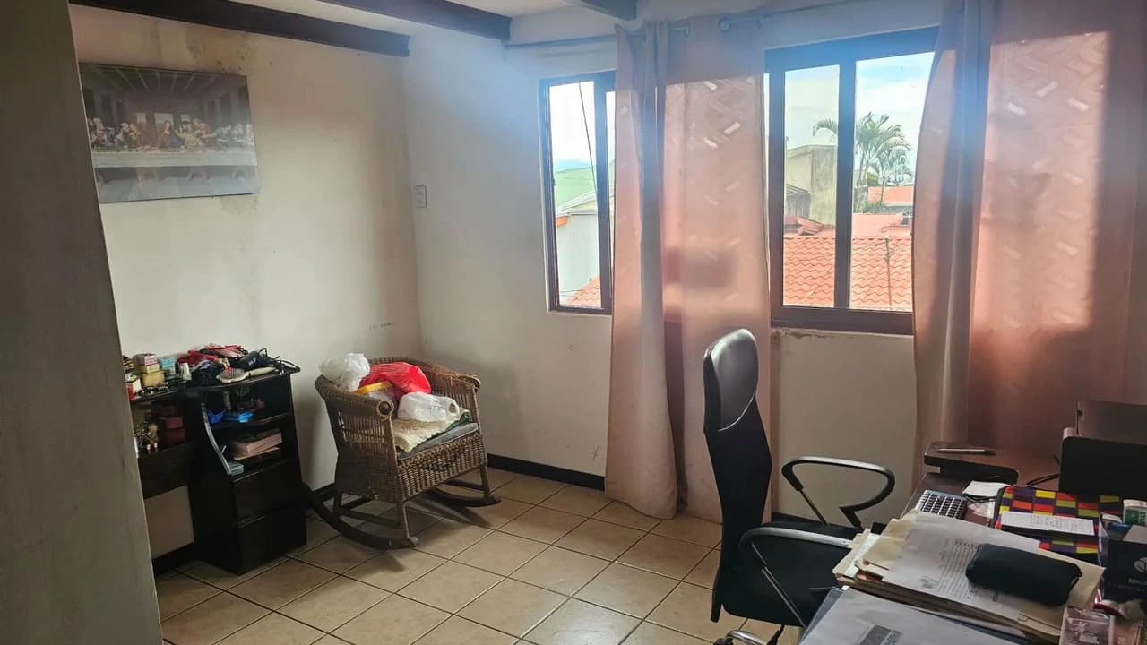 Spacious 6-Bedroom Family Home in Residencial Saint Clare, Moravia - photo 32
