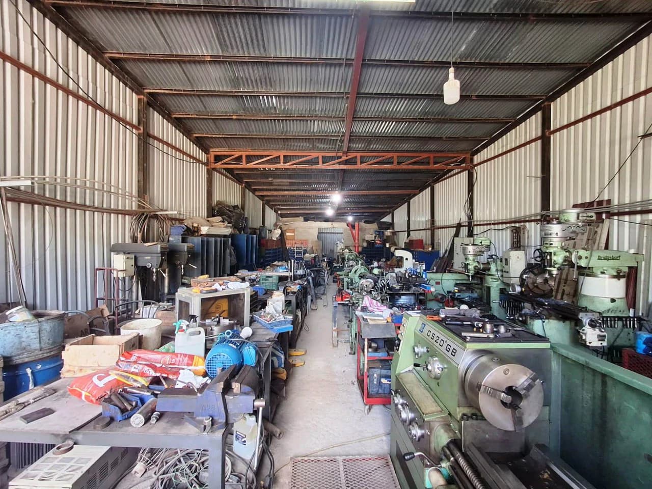 Small business Warehouse: Commercial Bodega in Central Location! - photo 4