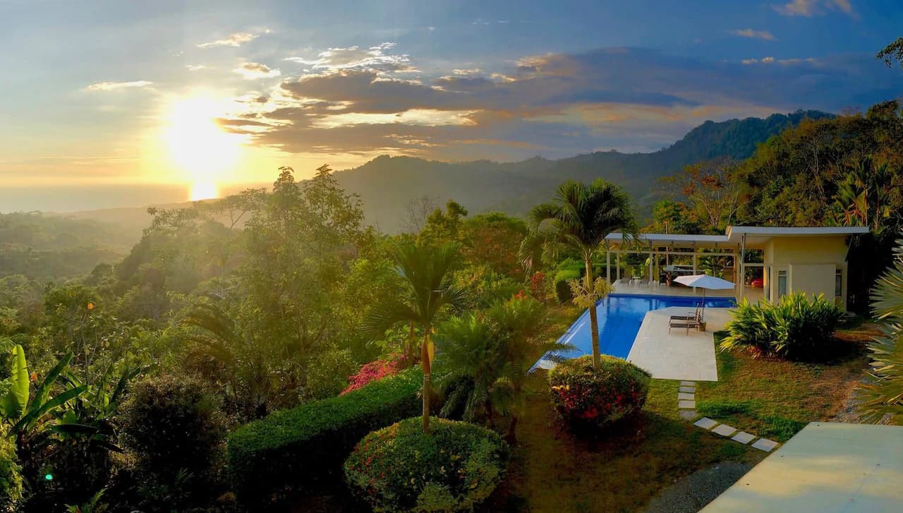 2.4 ACRES – 3 Bedroom Main Home Plus 1 Bedroom Casita And Cabina, Luxury Ocean View Property, 15min to Dominical!!: Near the Coast and Mountain House For Sale in Lagunas - photo 24