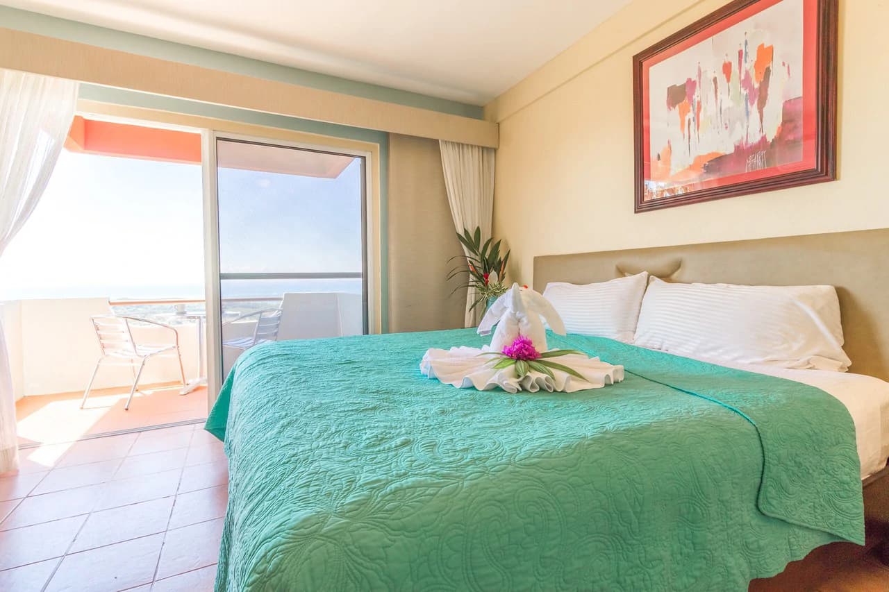 Popular 20-room Boutique hotel /retreat. Stunning ocean views - photo 43