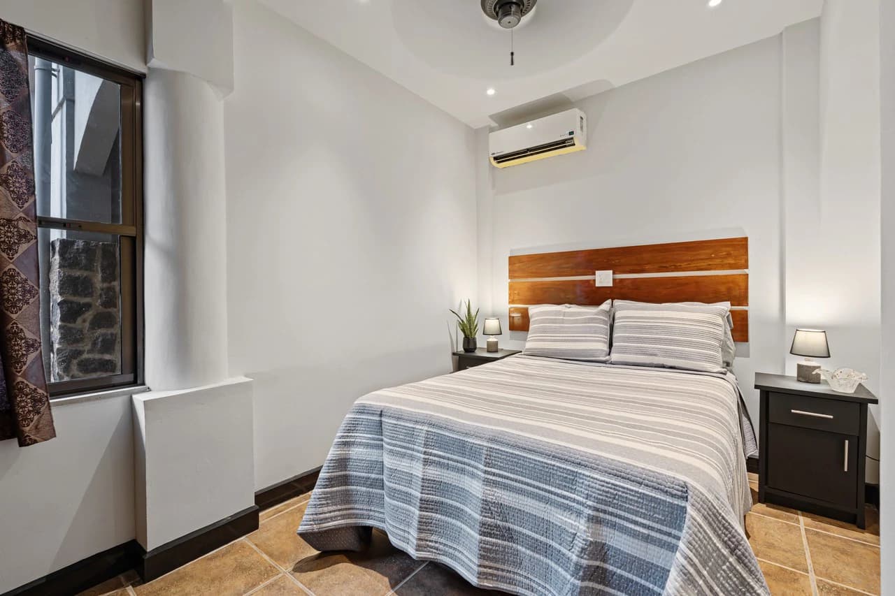 Laughing Gecko Suites: Beach Suites / Boutique Hotel For Sale - photo 9