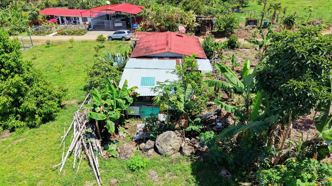 RURAL HOME IN PEACEFUL ENVIRONMENT AT PLAYA VERDE, SANTA ELENA 206 SQM LOT - photo 19