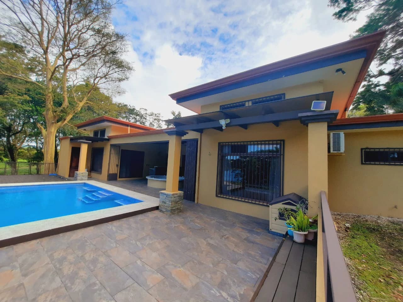 LA TOSCANA - Mediterranean Style Luxury Home on Lake Front Property. - photo 3
