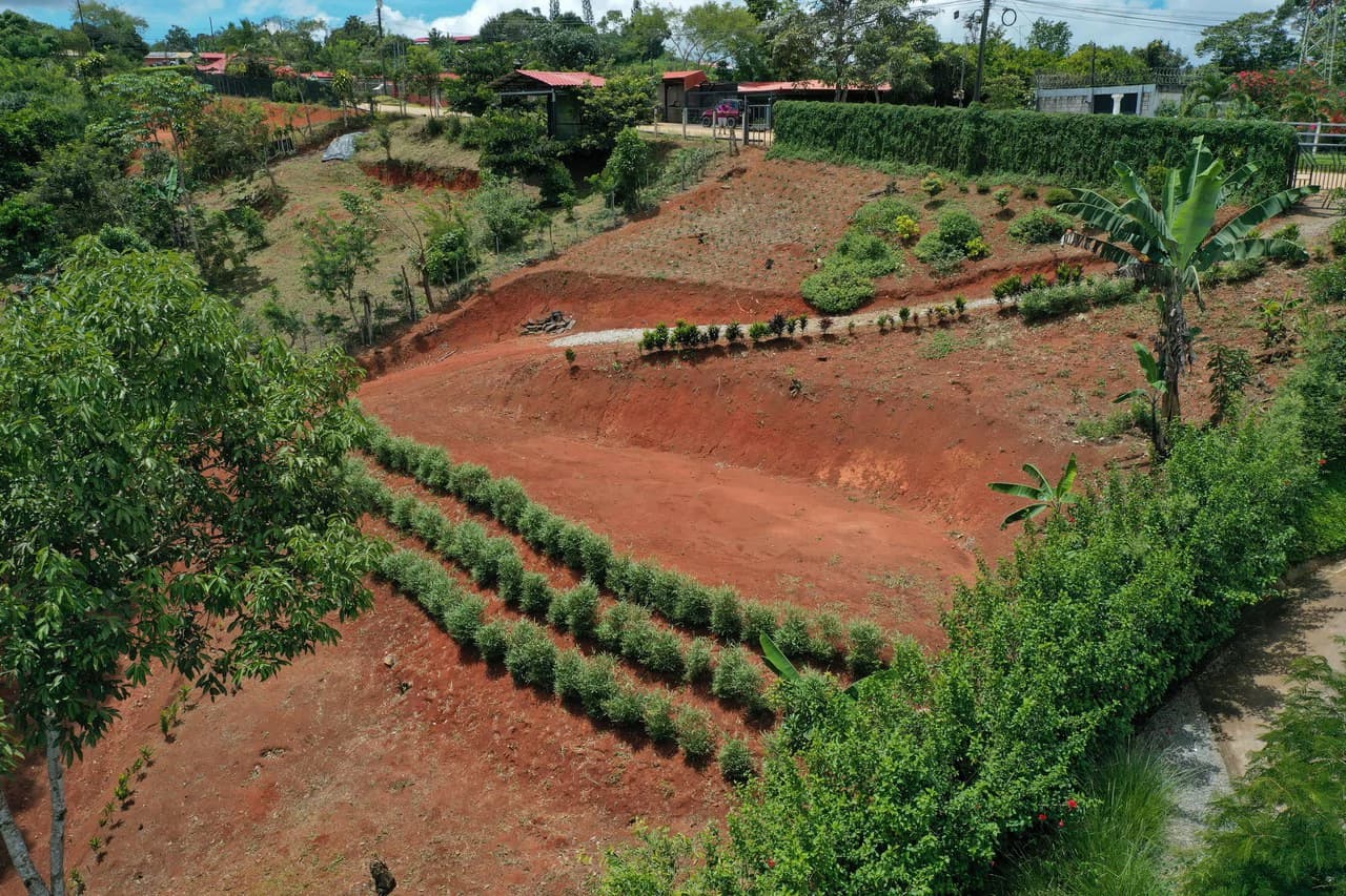 Prime 40,000 Sq. Ft. Building Lot with Mountain & Valley Views in Pérez Zeledón - photo 12
