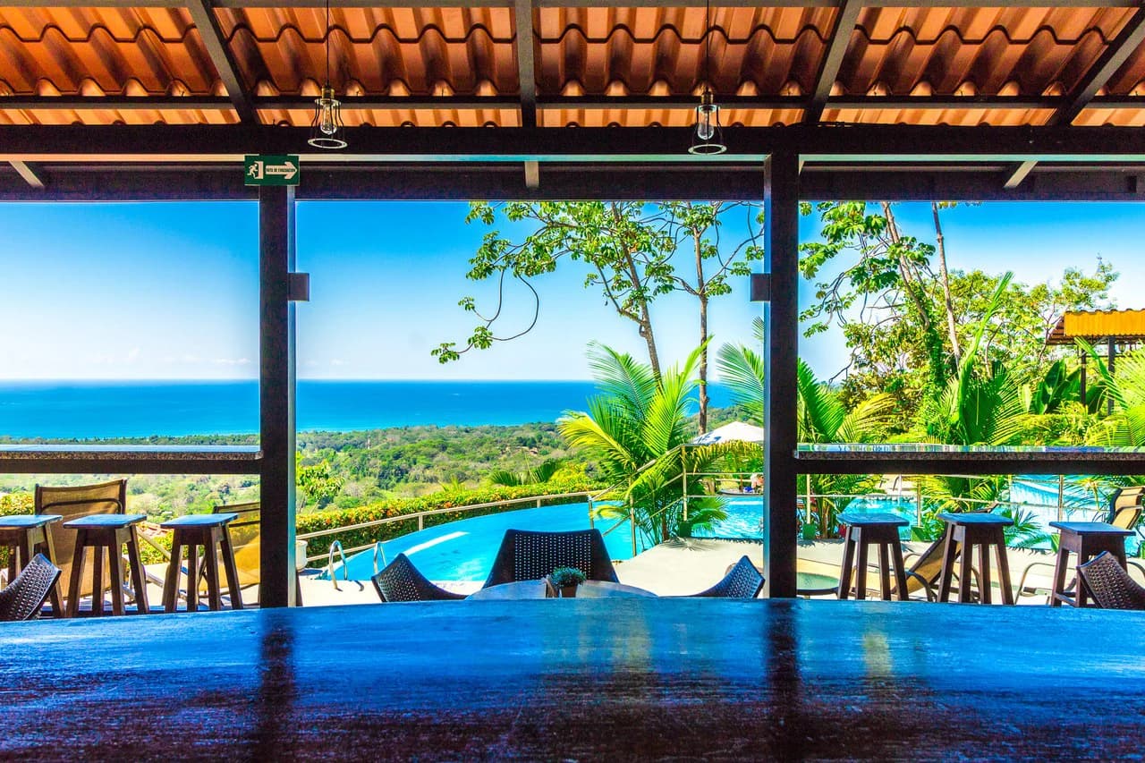 Popular 20-room Boutique hotel /retreat. Stunning ocean views - photo 3