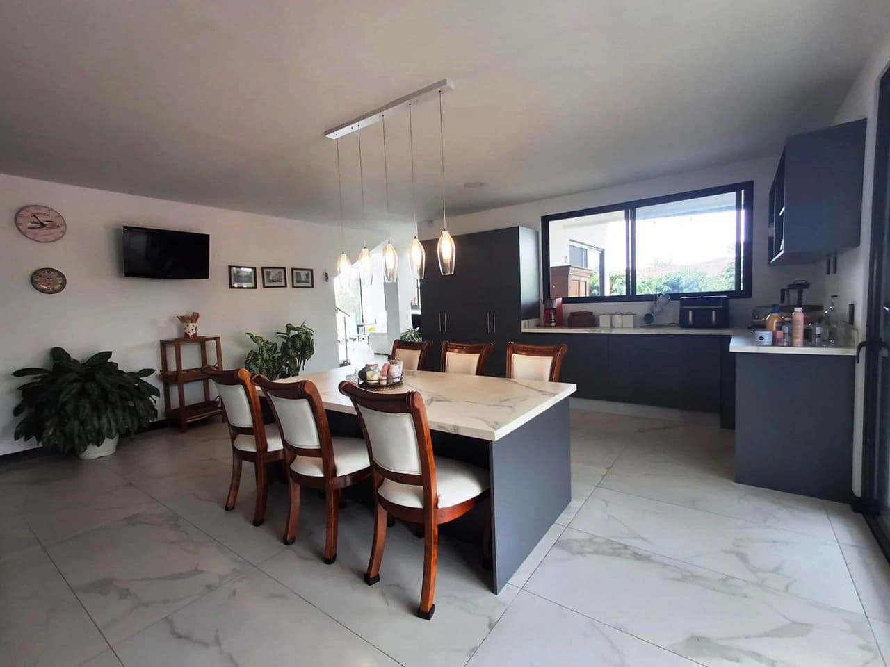 Casa Modern Elegance: 5 Bedrooms...Large Lot and Views! - photo 3