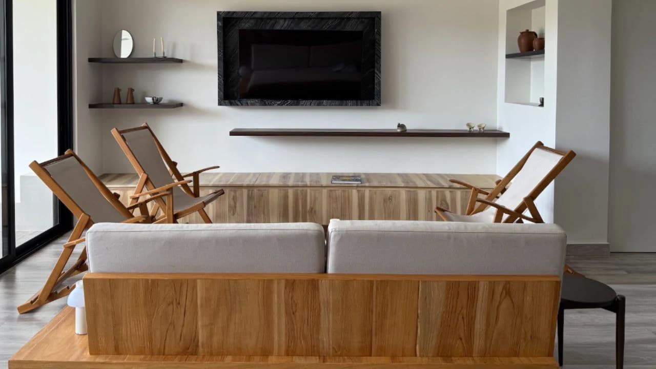 3BR Lakefront Haven: Serene Coastal Living Near Costa Rica’s Premier Surf Breaks