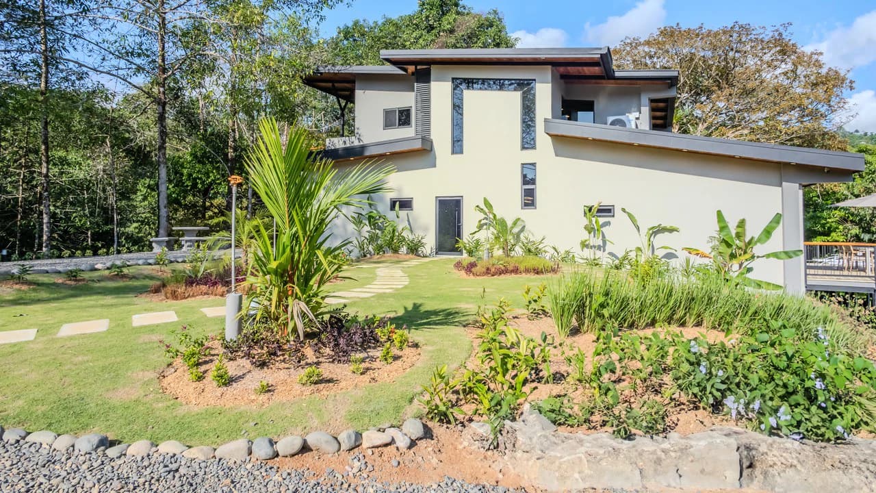 Luxury 3 Bedroom Home with Ocean Views in Downtown Uvita - photo 6