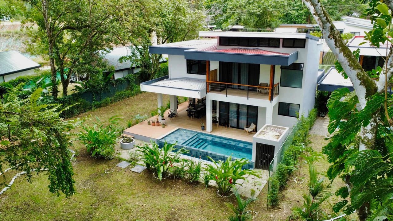 0.17 ACRES – 3 Bedrooms, Brand New Luxury Home in Uvita, Minutes From Beaches and Services, Wooded Lot, Year Round Stream, Private And Fully Furnished, Ready to Move!!! - photo 4