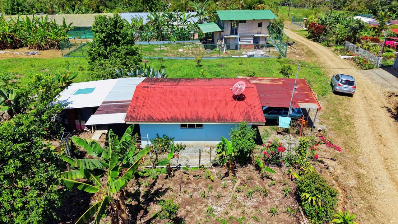 RURAL HOME IN PEACEFUL ENVIRONMENT AT PLAYA VERDE, SANTA ELENA 206 SQM LOT - photo 17