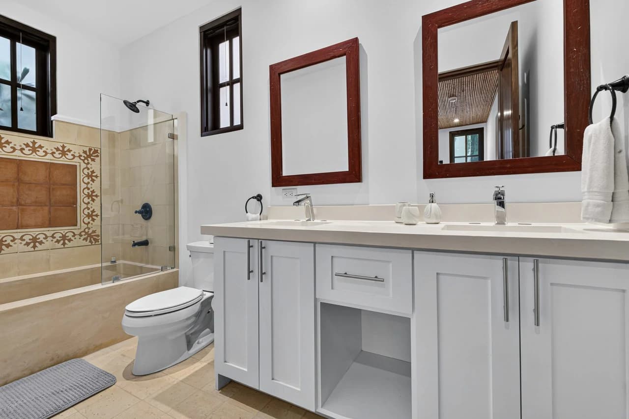 16 Avenida La Antigua: Renovated Turn- Key Living in the Heart of Las Catalinas - photo 14