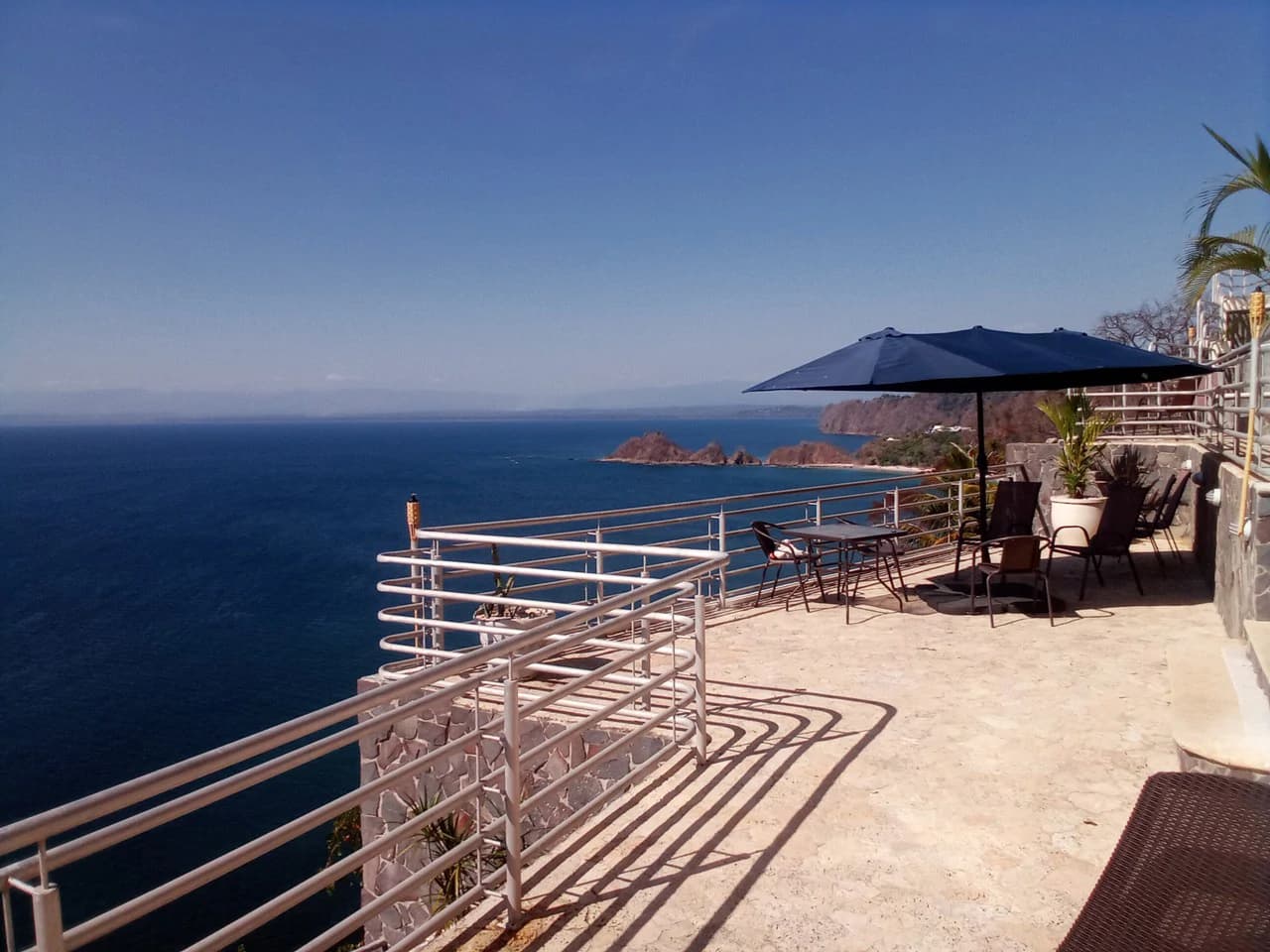 Celebrity Escape: Exquisite 4-Level Mansion with Private Infinity Pool in Altos Leona Mar!
