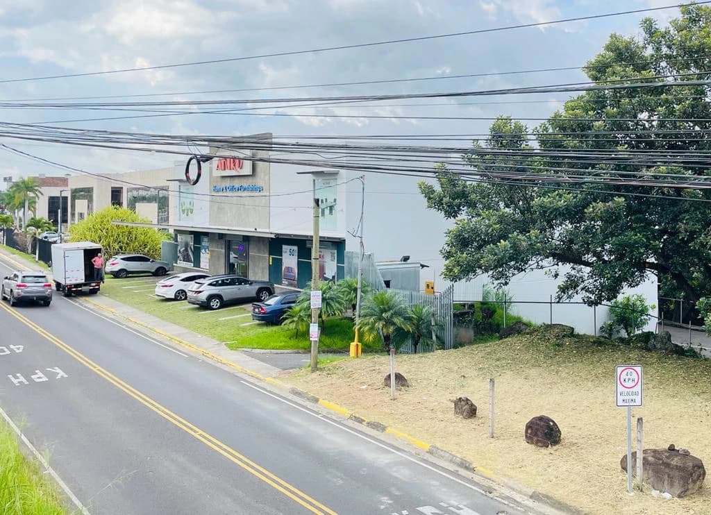 Commercial land for sale in front of Avenida Escazú and Hospital CIMA Costa Rica high capital gains - photo 5