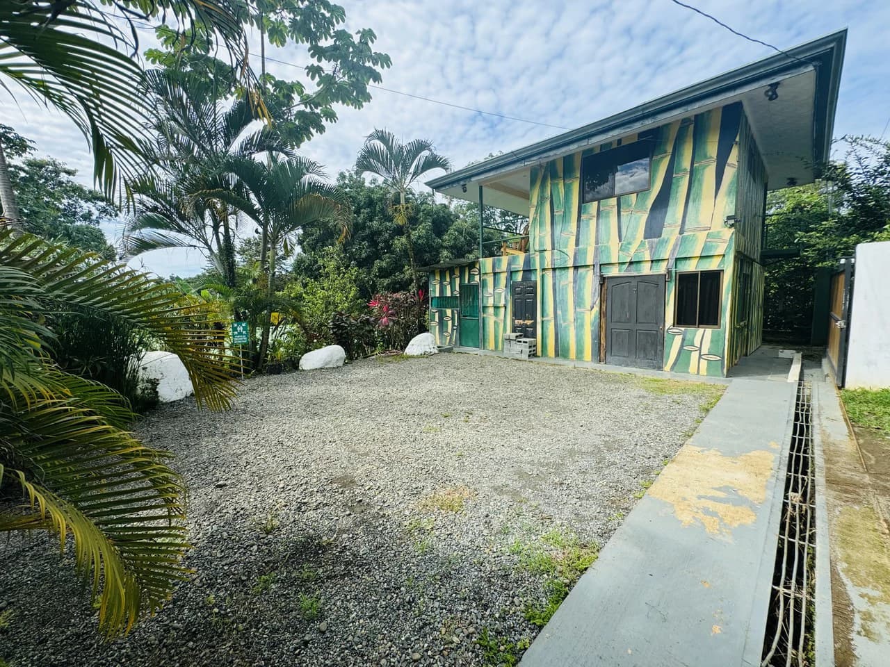 Downtown Uvita Commercial Room Rentals with Restaurant - photo 36